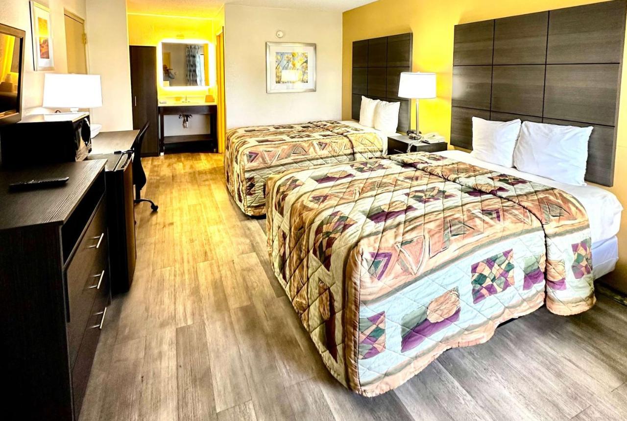 Days Inn By Wyndham Charlotte Northlake Exterior foto