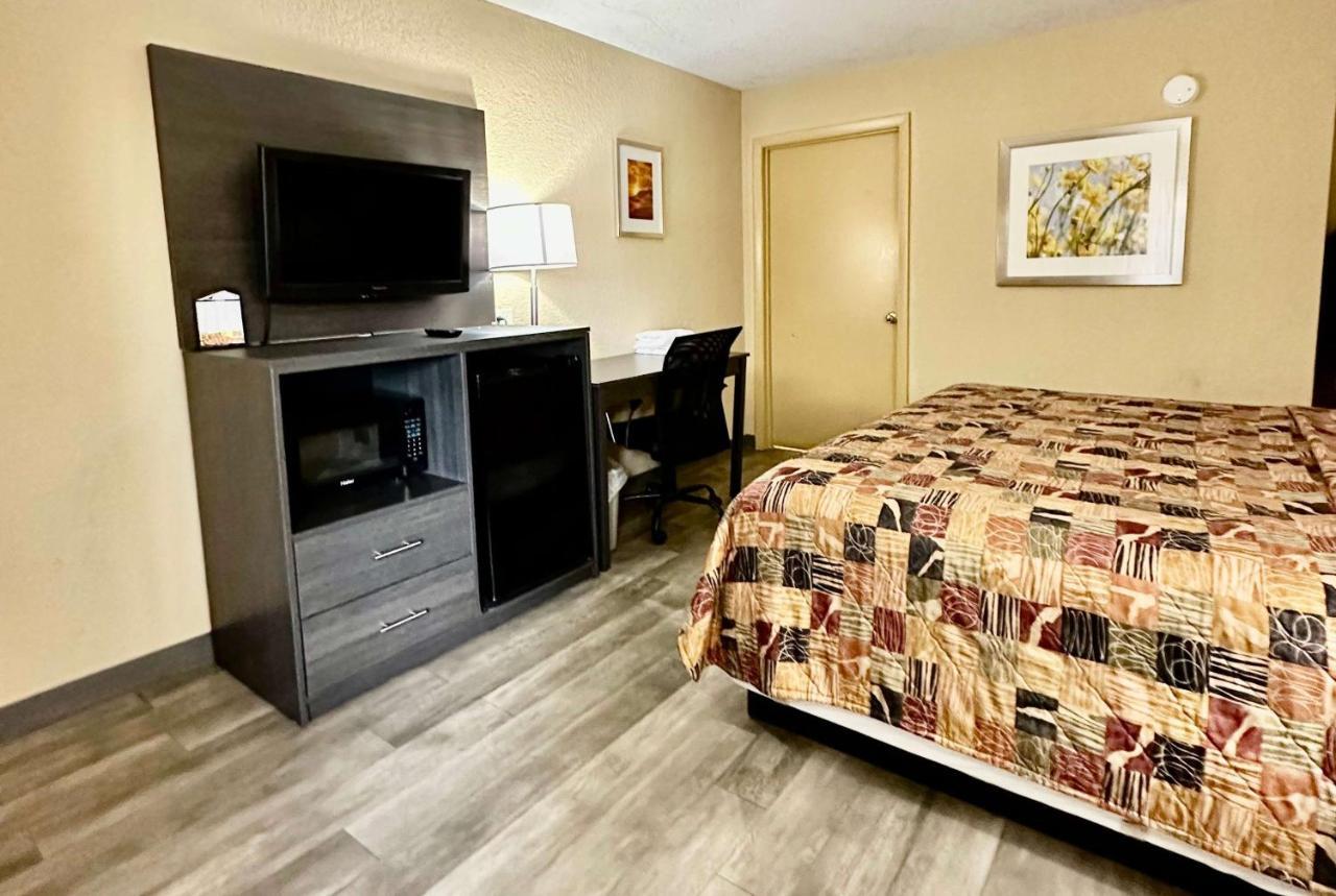 Days Inn By Wyndham Charlotte Northlake Exterior foto