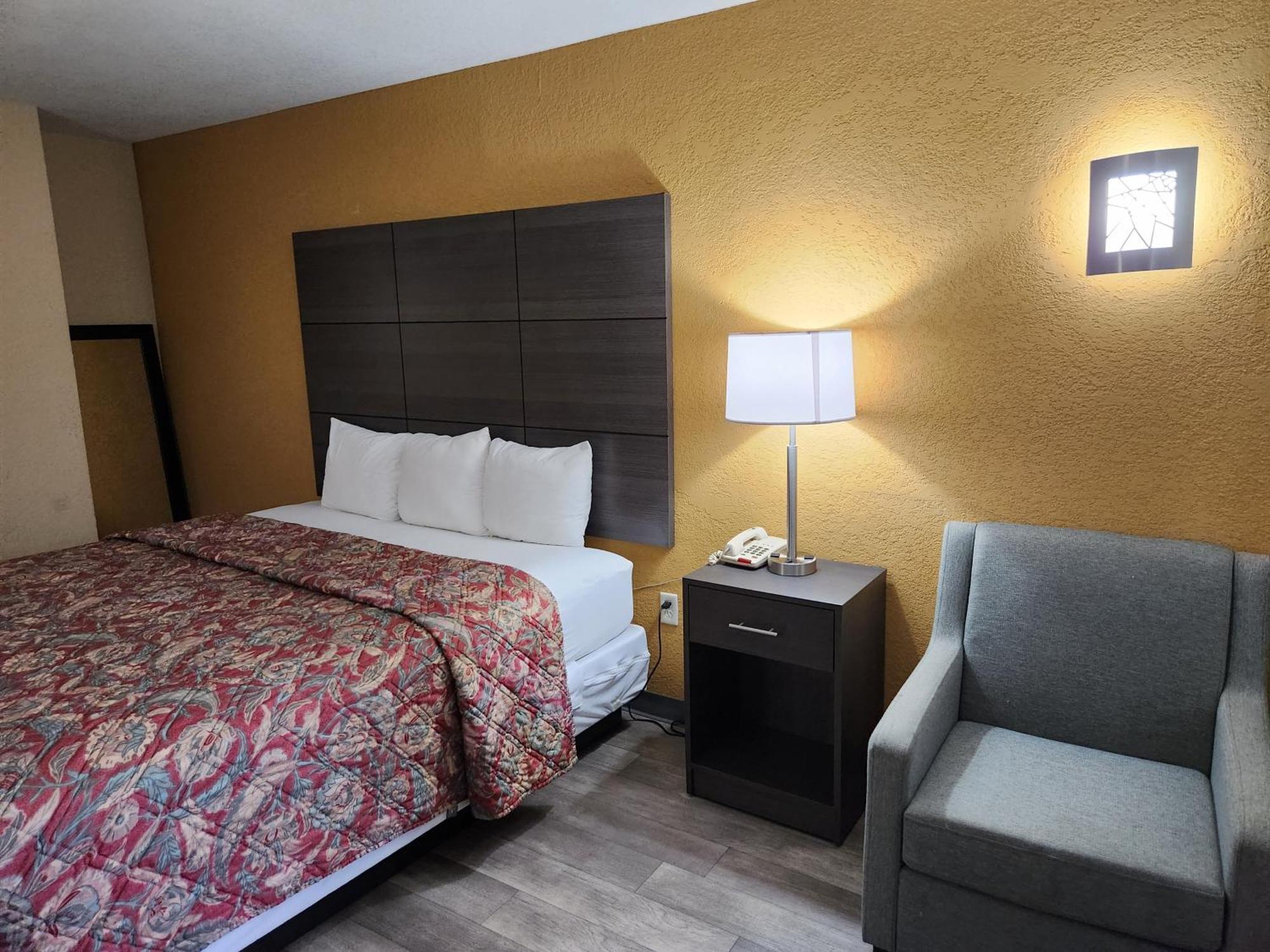 Days Inn By Wyndham Charlotte Northlake Exterior foto