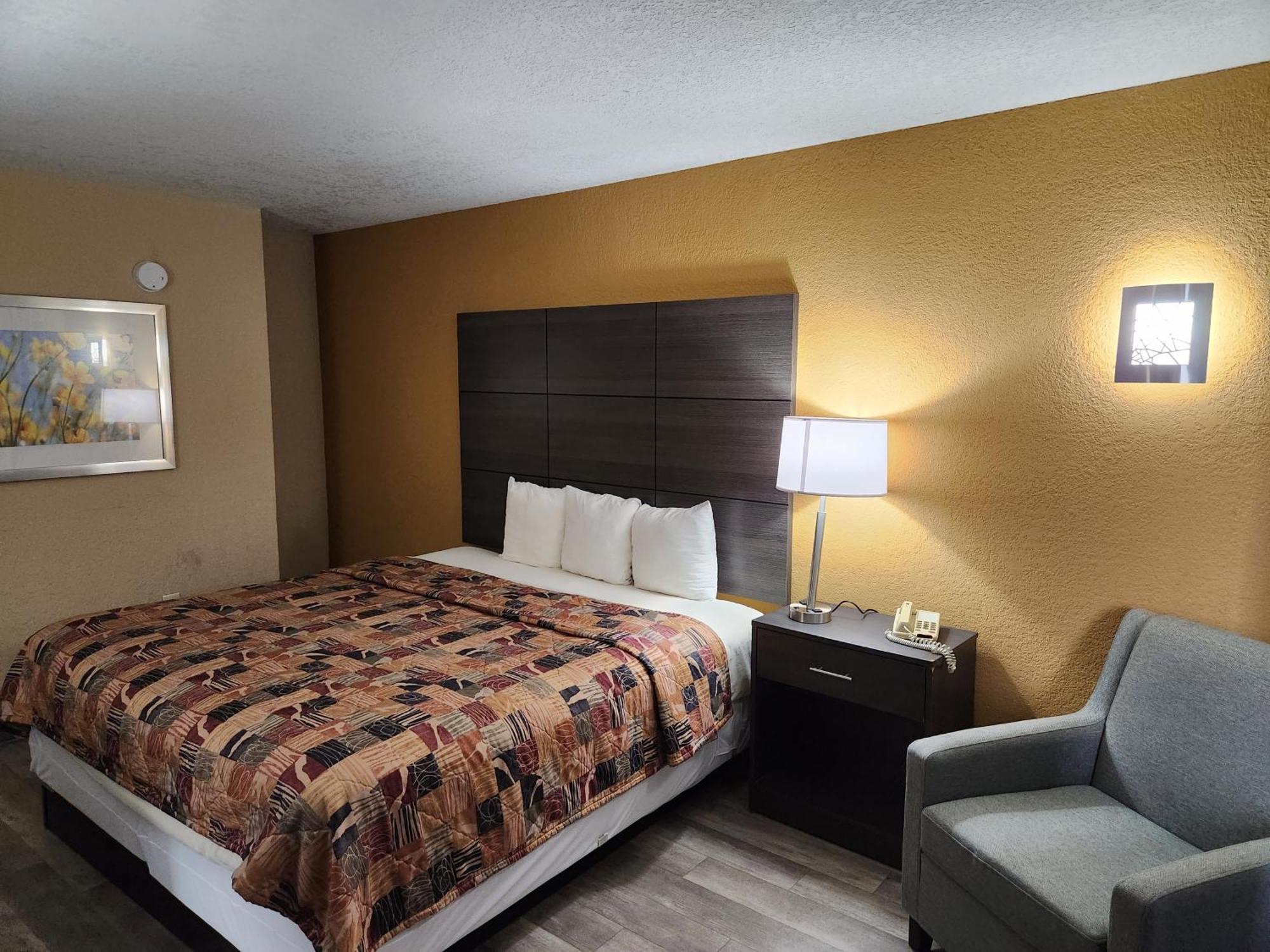 Days Inn By Wyndham Charlotte Northlake Exterior foto